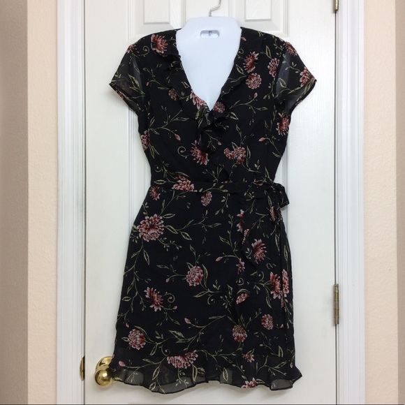 Bardot Dresses & Skirts - Bardot Women’s Floral Dress Size 6